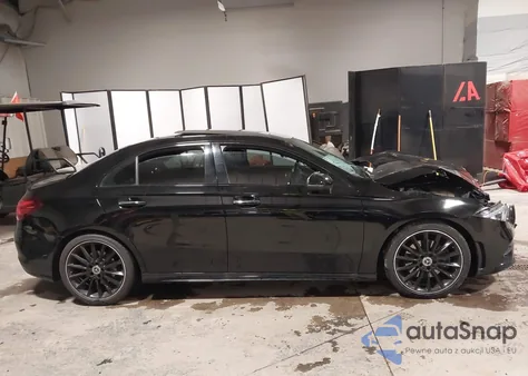 2019 Mercedes-Benz A 220 из США, поврежденный, VIN WDD3G4EBXKW026413